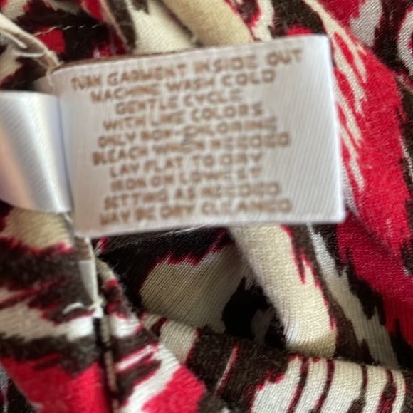 EUC~Chico’s Woman’s Size 1 (M) Scoop Neck Red/Brown Designed Short Sleeved Top - Picture 6 of 6